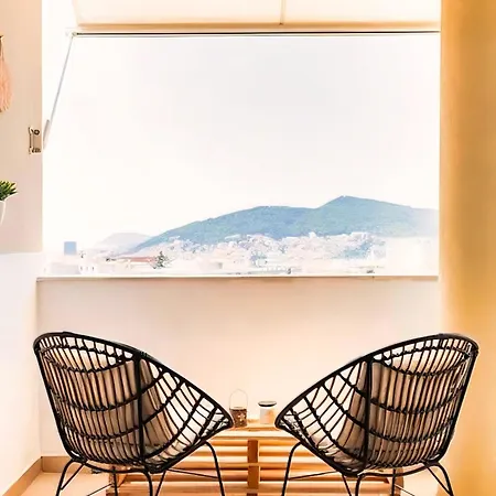 Panoramic City-view With Sunset Balcony